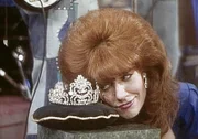 Diese Krone möchte Peggy (Katey Sagal) tragen - als Ballkönigin.