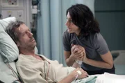 Lisa Cuddy (Lisa Edelstein) kümmert sich um House (Hugh Laurie), der sich zu dem riskanten Eingriff bereit erklärt hat, eine erneute Reise in sein Unterbewusstsein zu unternehmen, um Amber das Leben zu retten.