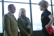 Capt. Brass (Paul Guilfoyle) und Catherine (Marg Helgenberger) erhoffen sich von Ginger (Katherine LaNasa, r.) wichtige Informationen.