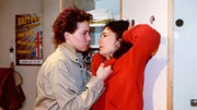 Als Conny (Kristin Lenhardt, li.) von Jules gefälschtem Trennungsbrief erfährt, knöpft sie sich Jule (Anke Rähm) vor...