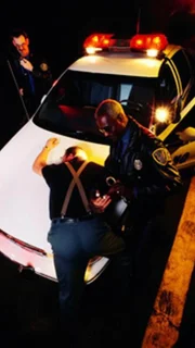 ie Dokumentationsreihe zeigt die spektakulärsten Fälle der amerikanischen Polizei, die alle eines gemeinsam haben: Sobald sie an einen Tatort gerufen werden, beginnt für die Ermittler ein Wettlauf mit der Zeit. Finden sie in den ersten 48 Stunden keinen entscheidenden Hinweis, verringert sich ihre Chance, ein Verbrechen zu lösen, um die Hälfte.
