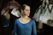 Zoés (Ariane Labed) Ruf als "Étoile" der Opéra Garnier eilt ihr voraus. Viele Tänzerinnen schauen zu ihr als Primaballerina auf, während andere ihr hemmungslos die Stirn bieten, um selbst im Rampenlicht zu stehen.