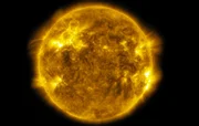 Sonneneruptionen sind die Folgen elektromagnetischer Vorgänge im Inneren des strahlenden Sterns. Welche Gefahr geht von ihnen aus?