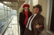 Was passierte wirklich? Sandra (Rebecca Immanuel, l.) und Edgar Ulmer (Martin Semmelrogge, r.) am Tatort ...