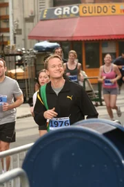 Nimmt am New York City Marathon teil: Barney (Neil Patrick Harris) ...