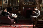 Sherlock Holmes (Benedict Cumberbatch, l.); Jim Moriarty (Andrew Scott, r.)