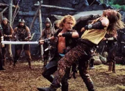 Iolaus (Michael Hurst) soll Hercules (Kevin Sorbo, r.) im Auftrag seiner kriegerischen Geliebten Xena ausschalten.