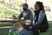 Amanda und Kyle unterhalten sich mit Cesar im Zentrum für Hundepsychologie. (National Geographic)