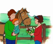 Mami, Papi und Rosie füttern das süße Pferd von Jonas.