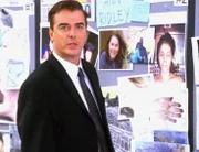Ein Serienmörder begräbt Frauen bei lebendigem Leib. Das FBI schaltet Agent Haley (Chris Noth) als Profiler ein.