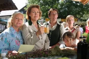 Im Bild (v.li.): Maria (Brigitte Kren), Henriette (Gaby Dohm), Julie (Adele Neuhauser), Rocco (David Knöbl), Sabine (Martina Poel).