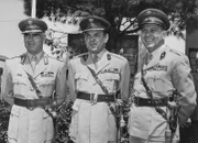 Die Diktatur der Obristen wird von drei Militärs gelenkt: dem späteren Premierminister Oberst Georgios Papadopoulos (M.), Brigadegeneral Stylianos Pattakos (l.) und Oberst Nikolaos Makarezos (r.).