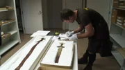 Die zwei Schwerter aus der Grabstätte von Janakkala wurden untersucht. Eines stammt aus dem Mittelalter, genau wie der gefundene Tote, das andere ist laut Untersuchung mindestens 200 Jahre älter.