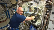 Bildunterschrift: Wie läuft ein ganz normaler Arbeitstag auf der Internationalen Raumstation ab?