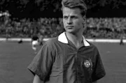 Fußball war in den 60ern ein Zuschauermagnet, allerdings noch aufgeteilt auf fünf Oberliegen. Die spätere FC-Legende Karl-Heinz Thielen, wurde vom erfolgreichen Kölner Verein als Spieler entdeckt.