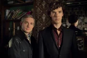 Dr. John Watson (Martin Freeman, l.); Sherlock Holmes (Benedict Cumberbatch, r.)