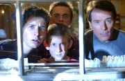 v.li.: Reese (Justin Berfield), Dewey (Erik Per Sullivan), Malcolm (Frankie Muniz), Hal (Bryan Cranston).