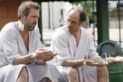 Zwischen House (Hugh Laurie, l.) und seinem Peiniger Moriarty (Elias Koteas) entspinnt sich im Krankenhaus eine rege Konversation über das Leben im Allgemeinen und über die Arroganz von House im Besonderen.