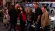 L-R: Rick Harrison (Rick Harrison), Carly Shay (Miranda Cosgrove), Sam Puckett (Jennette McCurdy), Corey Harrison (Corey Harrison), Freddie Benson (Nathan Kress)