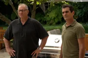 L-R: Jay Pritchett (Ed O'Neill) and Phil Dunphy (Ty Burrell)