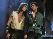 Hercules (Kevin Sorbo, li.) hat den wahren "König der Diebe", Autolycus (Bruce Campell) gefunden.