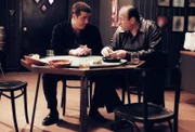 John Fiore (Gigi Cestone), James Gandolfini (Tony Soprano)