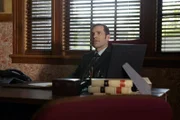 Der unsympathische Mason Snyder (Doug Brooks) ist ein erfolgreicher Anwalt. In seiner Kanzlei offenbart er sein wahres Gesicht...