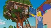 Da Barts Baumhaus in die Jahre gekommen ist, kümmert sich Marge um ein Neues. Mit Erfolg ...