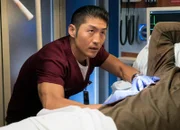 Chicago Med Alternativmedizin - Alternative Medicine Staffel 2, Episode 6 Er muss eine Blutung stoppen: Brian Tee als Dr. Ethan Choi