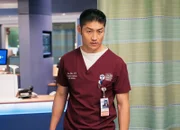 Chicago Med Der freie Wille - Free Will Staffel 2, Episode 8 Er versucht seinen Patienten zu begreifen: Brian Tee als Dr. Ethan Choi