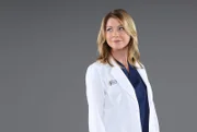 (10. Staffel) - Stets im Einsatz, um Leben zu retten: Meredith (Ellen Pompeo) ...