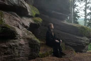 Pauline Frey (Jeanette Hain) findet Schutz und Zuflucht im Wald.