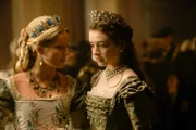 Jane (Annabelle Wallis, l.) versucht alles, um den König mit seiner Tochter Mary Tudor (Sarah Bolger, r.) wieder zu vereinen ...
