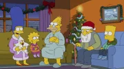 Bevor sie ein Weihnachtsfest alleine verbringen, fahren Marge (l.), Maggie (2.v.l.), Lisa (3.v.l.) und Bart (r.) zu Abe (3.v.r.) und Jasper (2.v.r.).