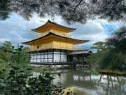 Der Goldene Pavillon des Kinkaku-ji-Tempels in Kyoto – schon 1994 wurden alle historischen Bauwerke des alten Kyoto auf die Liste des UNESCO-Weltkulturerbes gesetzt.
