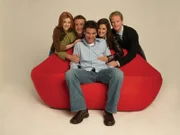(1. Staffel) - How I Met Your Mother: Ted (Josh Radnor, M.), Marshall (Jason Segel, 2.v.l.), Barney (Neil Patrick Harris, r.), Lily (Alyson Hannigan, l.) und Robin (Cobie Smulders, 2.v.r.) ...