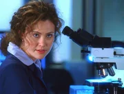 Chandra Moore (Reiko Aylesworth) ist die neue resolute Assistentin des CSI-Labors.