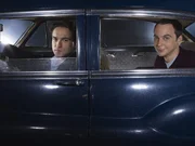 (2. Staffel) - Brilliante Physiker, die allerdings wenig Ahnung vom normalen Leben haben: Leonard (Johnny Galecki, l.) und Sheldon (Jim Parsons, r.) ...