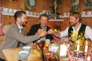 Richard Deutinger mit Wolfgang Diem (Mitte) und Stefan Dettl (rechts) auf der Rachlalm in Marquartstein