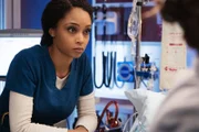 Chicago Med Staffel 2 Folge 15 Sie steht einer verängstigten Patientin bei: Yaya DaCosta als April Sexton