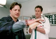 Ben Sullivan (Brendan Fraser, l.), Dr. Perry Cox (John C. McGinley)