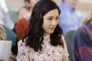 Jessica (Constance Wu) erhält eine Vorladung zum Geschworenendienst. Obwohl sie eigentlich überhaupt keine Lust dazu hat, will sie doch den Posten des "Jury-Boss" bekommen ...
