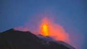 Phänomenaler Anblick - der Stromboli speiht Lava aus.