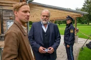 Am Tatort trifft Richard Voss (Jan-Gregor Kremp, r.), auf Stefan Hohlbein (Christian Erdt, l.), der den Toten recht gut gekannt hat.