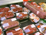 In einer Gegend von South Dakota wird bei fast allen Einwohnern eine alarmierend hohe Hormonbelastung festgestellt. Nur nicht bei den Vegetariern. Hat die Vergiftung mit dem Fleisch-Verzehr zu tun?