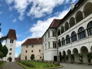 Schlosshof Schloss Seggau in der Steiermark.