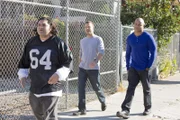 Callen (Chris O'Donnell, M.) und Sam (LL Cool J, r.) ermitteln in einem neuen Fall und stoßen dabei auf Jaime (Joe Nunez, l.). Doch was hat er damit zu tun?