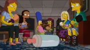 Marge (3.v.l.) fühlt sich bei Emily (3.v.r.) und ihren Freunden nicht sehr wohl, während Homer von den neuen Nachbarn total begeistert ist ...