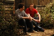 Nachdem Ted (Josh Radnor, l.) gemerkt hat, dass er einen Fehler begangen hat, ist es Marshall (Jason Segel, r.), der Ted in seiner dummen Entscheidung bestätigt ...