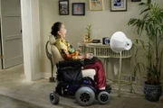 Ob Oma Huang (Lucille Soong) sich ihre Fahrt im Rollstuhl so vorgestellt hatte?